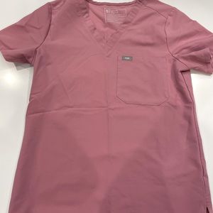 Figs chalk pink Catarina scrub top small